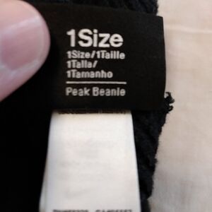 Nike Peak Rib Beanie Knit Hat Black White FB6526-010 Unisex One Size